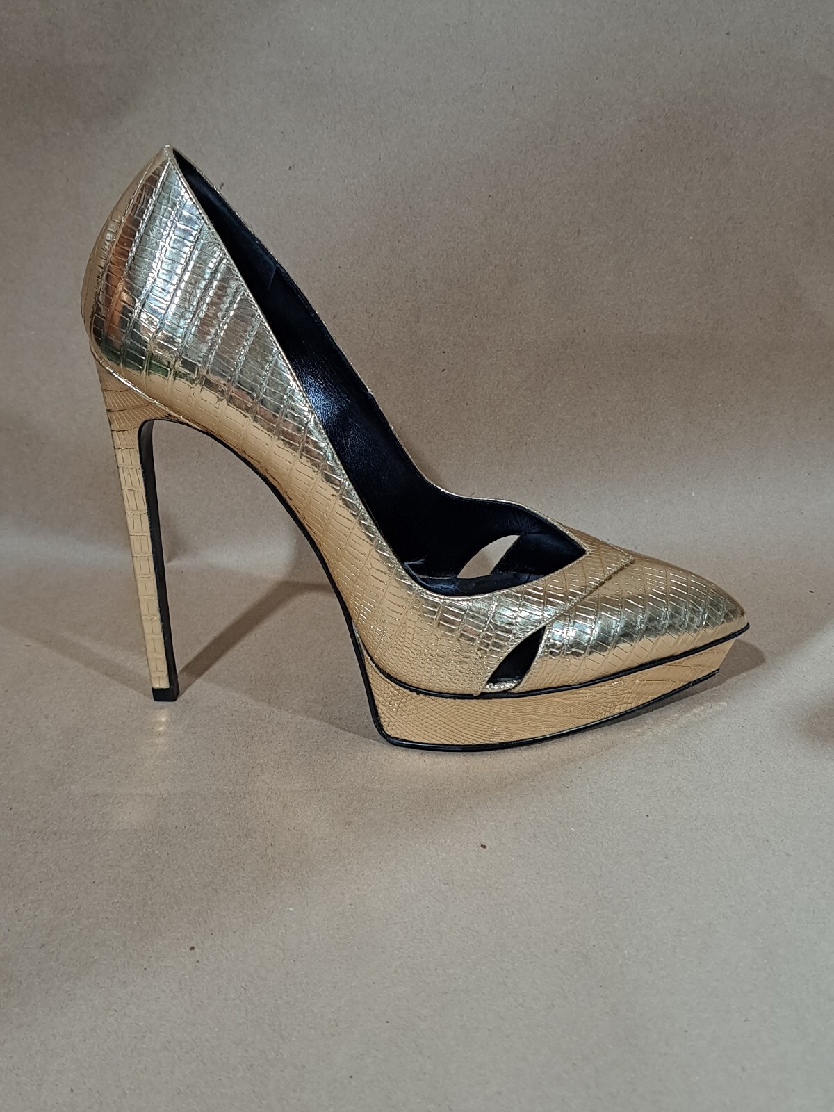 Saint Laurent Paris decolte in pelle con tacco alto misura 40 5 5 pollici a spillo