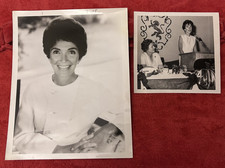FIRST LADY NANCY REAGAN two glossy press photos speaking + 1980 portrait