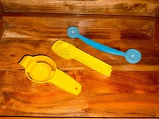 Vintage Tupperware Baking Egg Separator Melon Scoop 6 Nesting Measuring Spoons