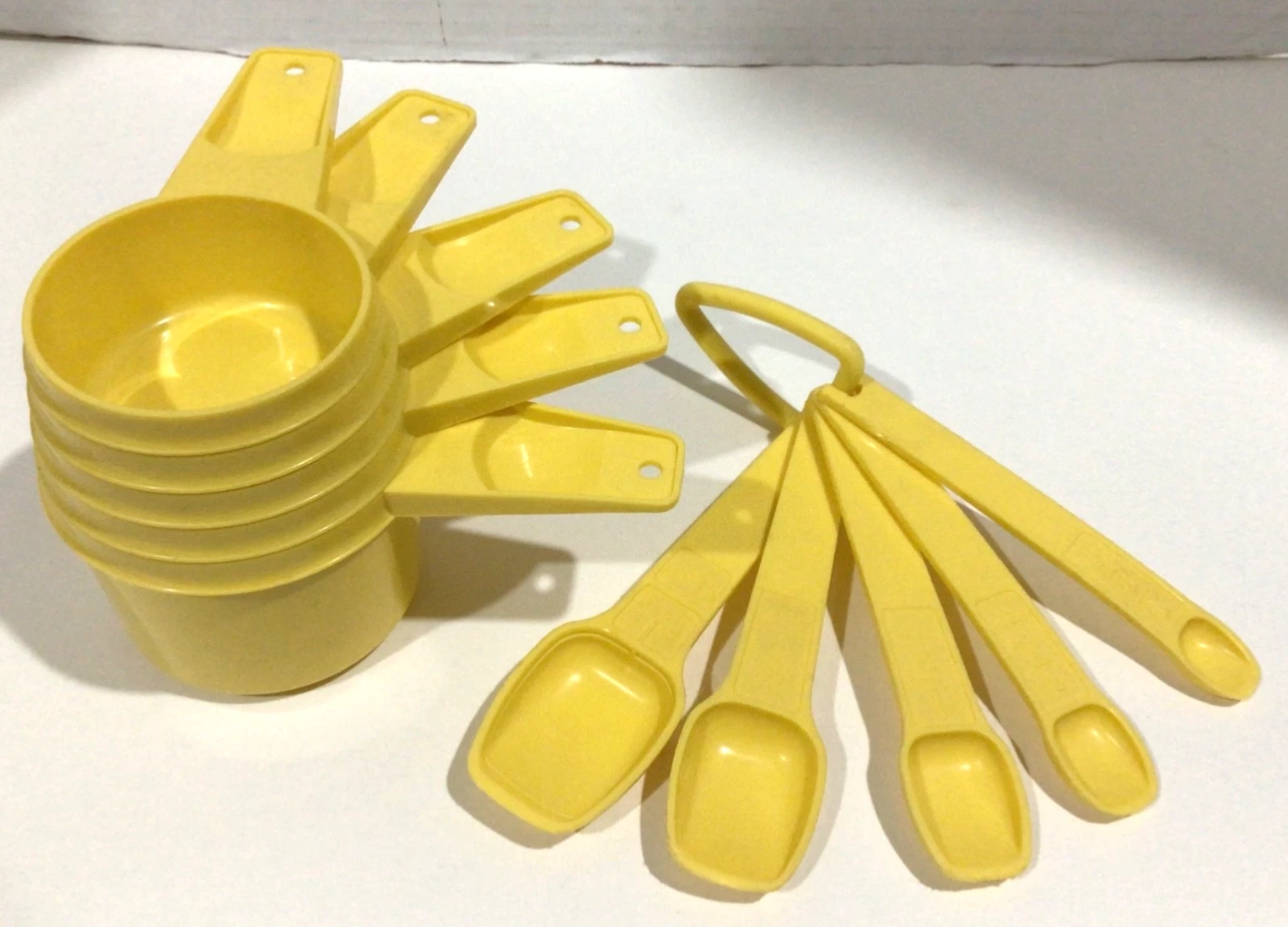 Vintage TUPPERWARE Measuring Cups 5 Piece & Spoons Yellow 5 Piece