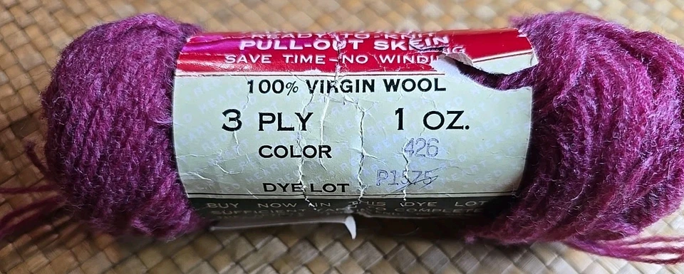 Calcetín y suéter de colección corazón rojo 3 capas hilo 1 OZ madeja color vino 426 lana virgen Foto 2 de 4