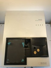 Luminomètre microplaque Berthold Orion testé pour la puissance pour pièces.