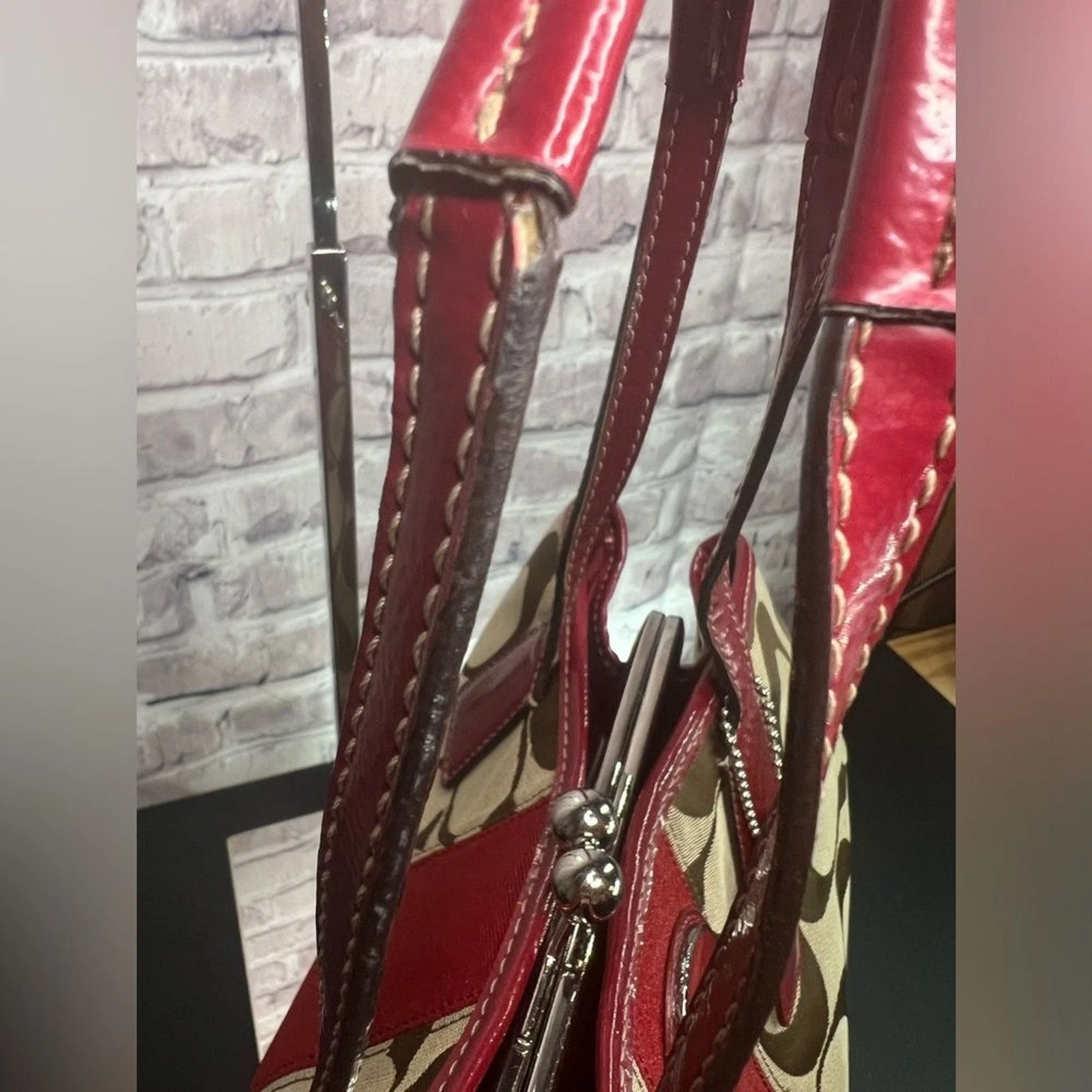 Borsa da trasporto Coach Signature a righe C con Kisslock F17424