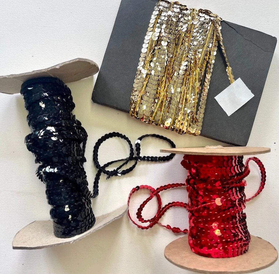 Lote de 3 lentejuelas colgadas de una sola hebra no elásticas 6 mm rojo, dorado, negro Foto 2 de 4