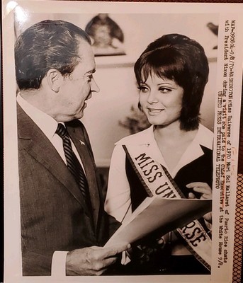 1970 President Nixon & Miss Universe Mari Sol Mallaret Puero Rico Press Photo 