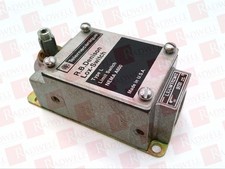 SCHNEIDER ELECTRIC L100WTR2M12 / L100WTR2M12 (NEW IN BOX)