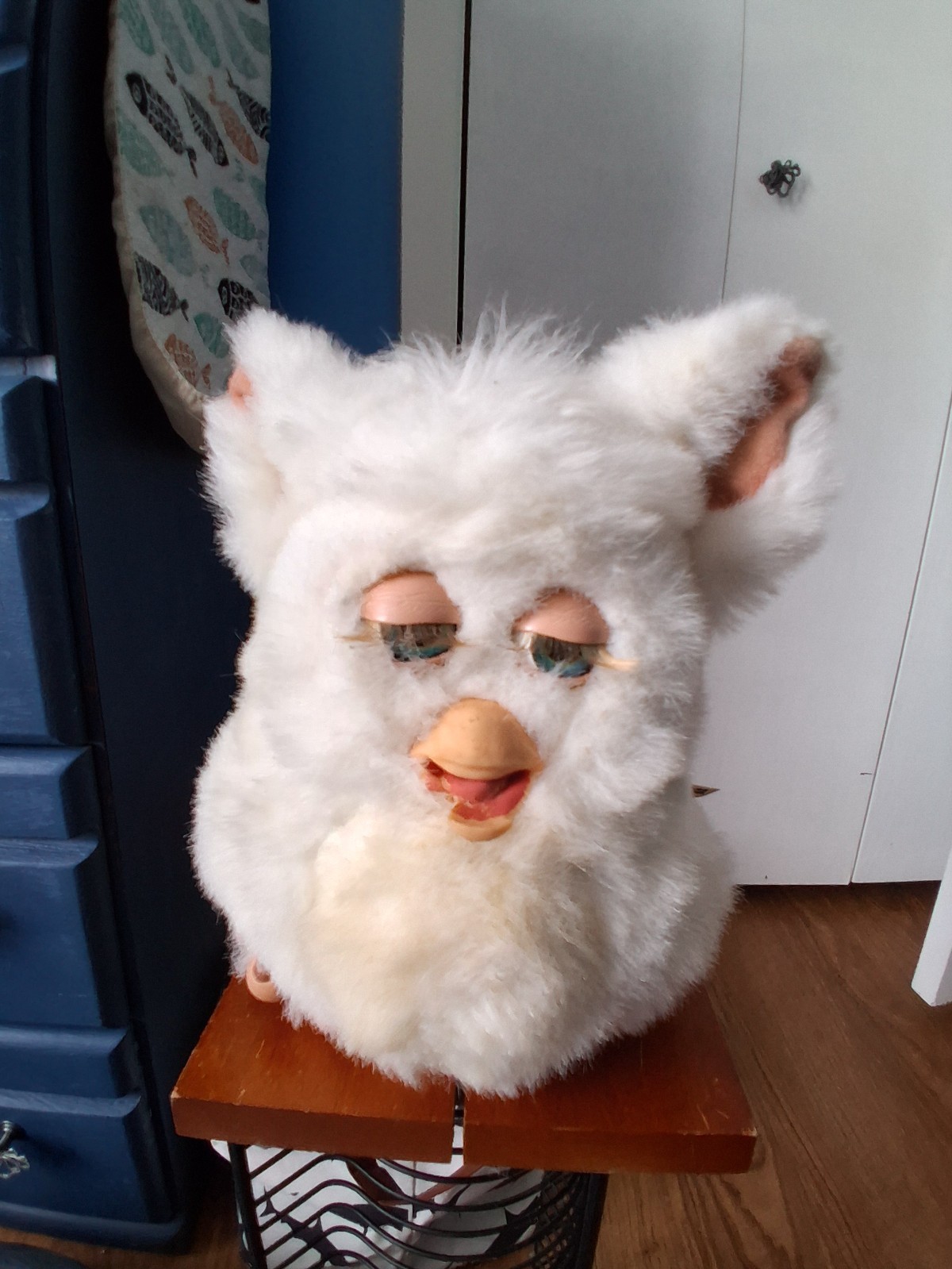Furby 2005 Marshmallow White Cream with Blue Eyes Emoto-Tronic Not Working AS IS
