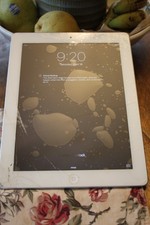 Apple iPad 2 A1395 16 GB Wi-Fi Tablet - Works, cracked sceen. w Bundle.