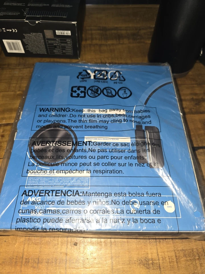 AKG Y40 Auriculares On-Ear con Control Remoto y Micrófono, Negros Foto 2 de 2