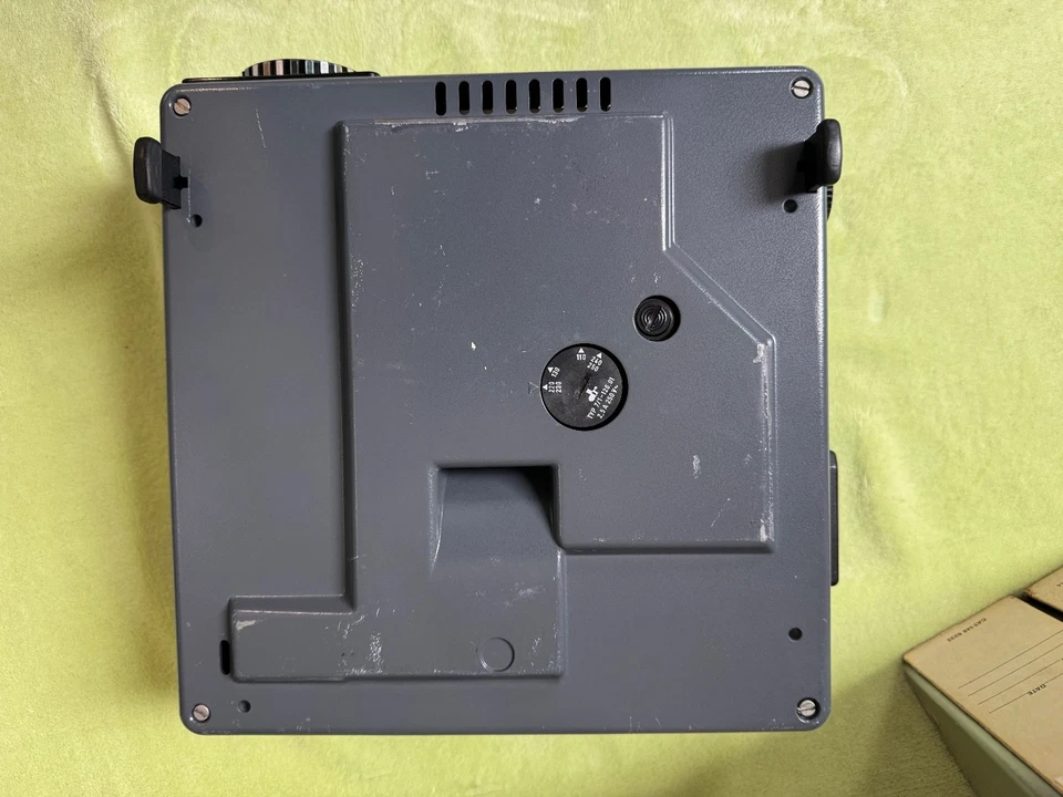 Kodak CAROUSEL S-AV2000 m. Retinar 70-120mm Dia Projektor, 3 Magazine, sehr gut - Bild 4 von 4