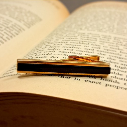 Vintage tie clip, stainless steel, gold plated, black enamel design, LL-173 - Picture 3 of 4
