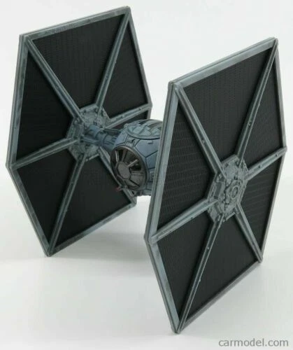 Modellini statici di aerei e veicoli spaziali Hot Wheels sul Star Wars