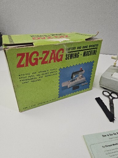グデ子 Vintage SEW-ETTE Miniature ZIG-ZAG Sewing Machine In Box