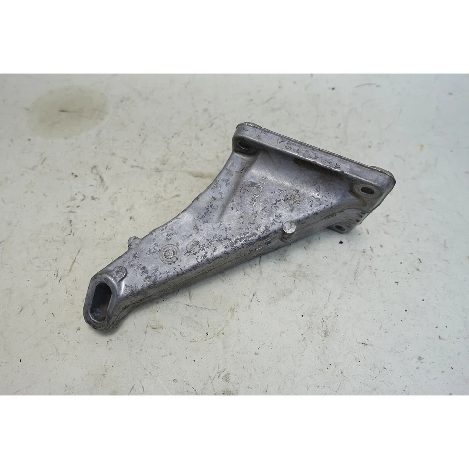 Soporte de brazo de suspensión de motor de pasajero derecho 82-88 BMw E28 524td 528e M20 OEM Foto 2 de 4
