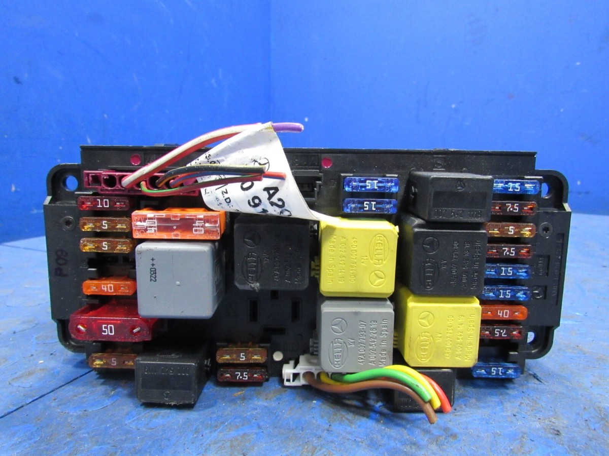 06-09 W209 W203 SAM BCM Signal Acquisition Module Fuse Box 06-09 W209 W203 SAM BCM Signal Acquisition Module Fuse Box