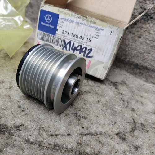 NEW Genuine Mercedes Alternator Pulley 2711550215 M271 W203 W204 W212 R171 W209 - Picture 2 of 6