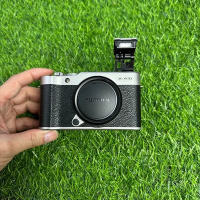 Fujifilm X-A10 Mirrorless Camera silver Body Only 16.3MP APS-C 180° Flip LCD