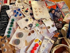 Lot Vintage Sewing Accessories Buttons On Cards Embroidered Trim Snaps Zippers