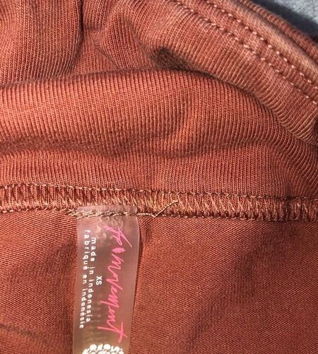 Free People Movement Hot Shot Kick Flares XS Orange Rust Split Front - Imagen 4 de 8
