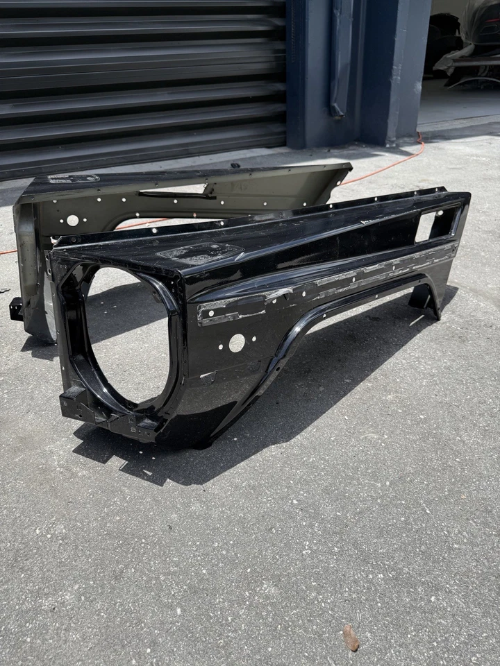 Guardabarros delantero lado del conductor G65 G550 G55 G63 Clase G W463 G-Wagon 2015 Foto 3 de 4