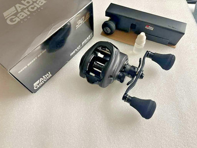 NEW ABU GARCIE REVO BEAST 40-HS Baitcasting Reel Right Hand - FREE SHIPPING