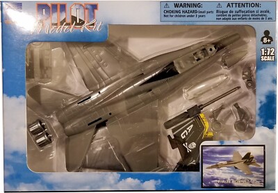New Ray - 1:72 Scale Pilot Model Kit F/A-18 Hornet (BBNR21377F18