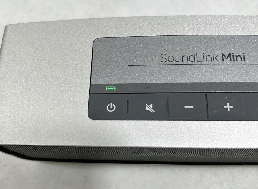 Bose SoundLink Mini I Bluetooth Speaker Silver W Dock Bose Deep