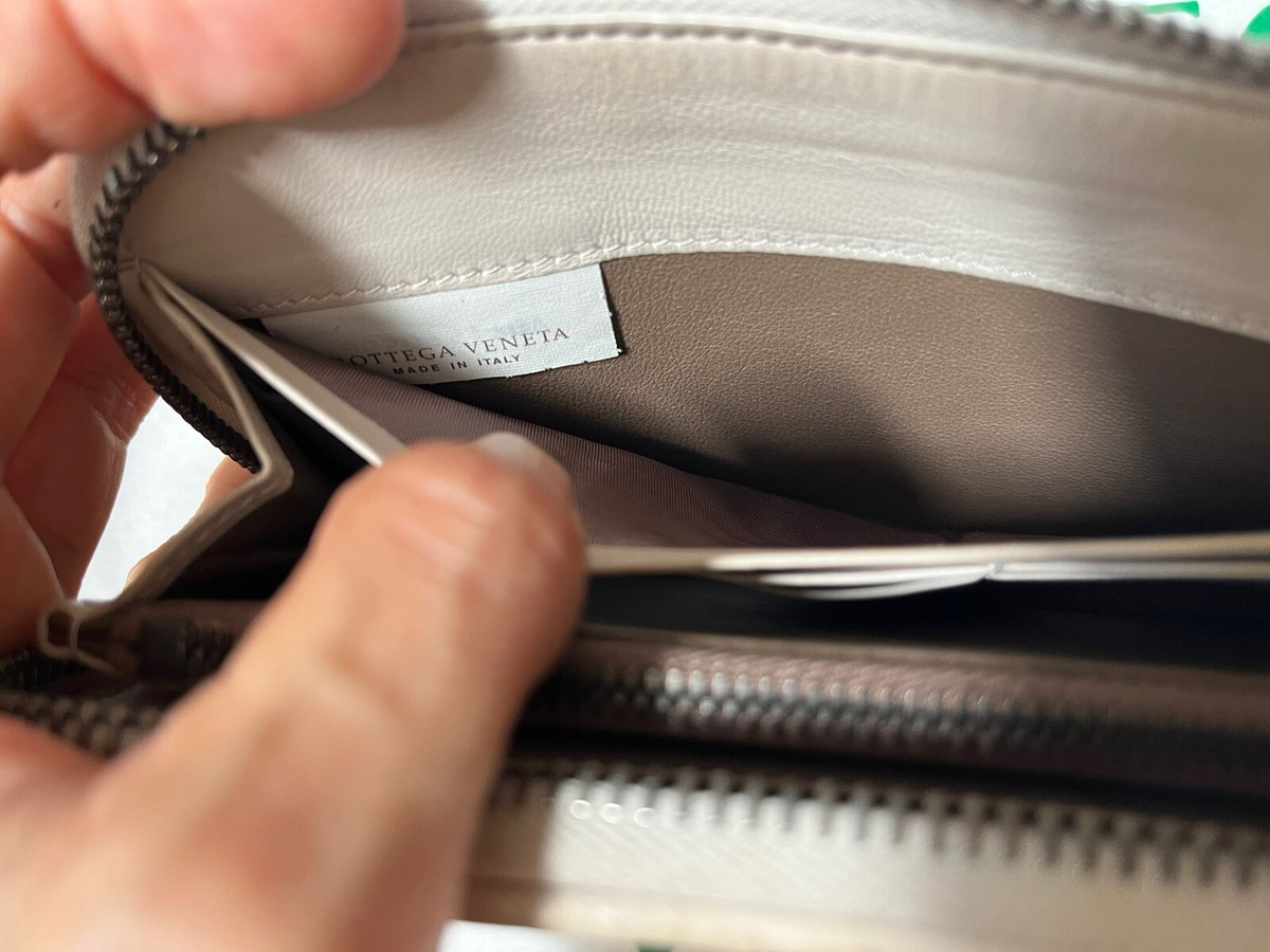 折りたたみ財布 Bottega Veneta Zip-Around Wallet In Embossed Leather s-l1200.jpg