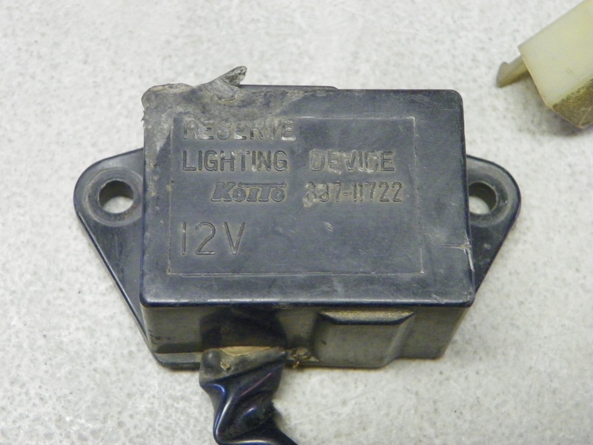 85 Kawasaki ZX 900 A GPZ Reserve Lighting Device Relay 337