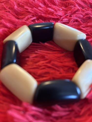 Black and Ivory Colored Stretch Bracelet - Picture 3 of 9