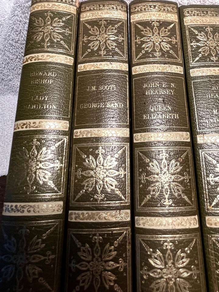 WOMEN WHO MADE HISTORY SET 7 Bks Antoinette Queen Elizabeth Sand Hamilton Curie Foto 3 de 4