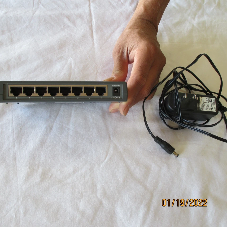 Zonet ZFS3008 EHTERNET Switch ROUTER Auto MDIX 8 PORTS 10/100 Mbps W/CORD Works - Image 3 of 4