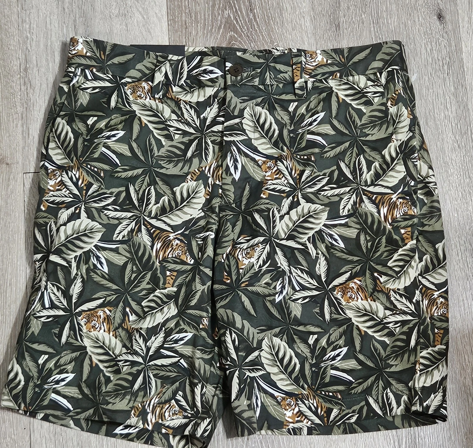 NWT Banana Republic 9” Aiden Shorts Mens Size 32 Jungle Core Temp Quick Dry