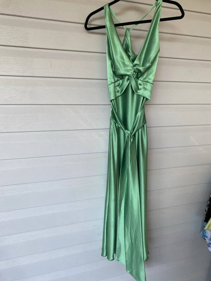 Vintage 2000’s Ruth tarvydas silky Rare Green cocktail /formal dress Size 12