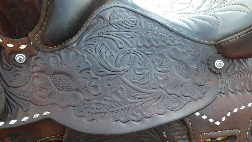 Western Saddle Hand Tooled Vintage Circle Y (Broken Tree Circle Y Can Repair) - Image 3 of 4