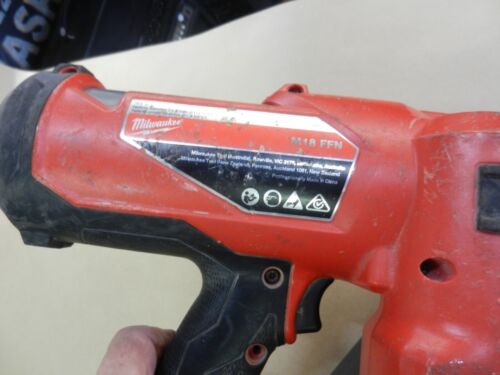 MILWAUKEE M18FFN 18v LI-ION BATTERY CORDLESS NAIL GUN ~ TOOL ONLY - Picture 3 of 8