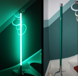 Leuchtstab Leuchtstofflampe grün mit Zuleitung zum Stellen oder für die