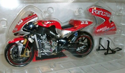 Minichamps 1/12 Scale - 122 043033 Yamaha YZR-M1 Fortuna Gauloises Tech3 Melandr