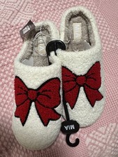 Woman  s Mia Slippers With Red Bows NWT Size 9