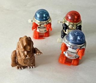 Lotto giocattoli robot spaziali vintage Wind Up Tomy 1977/78 con attrito Godzilla