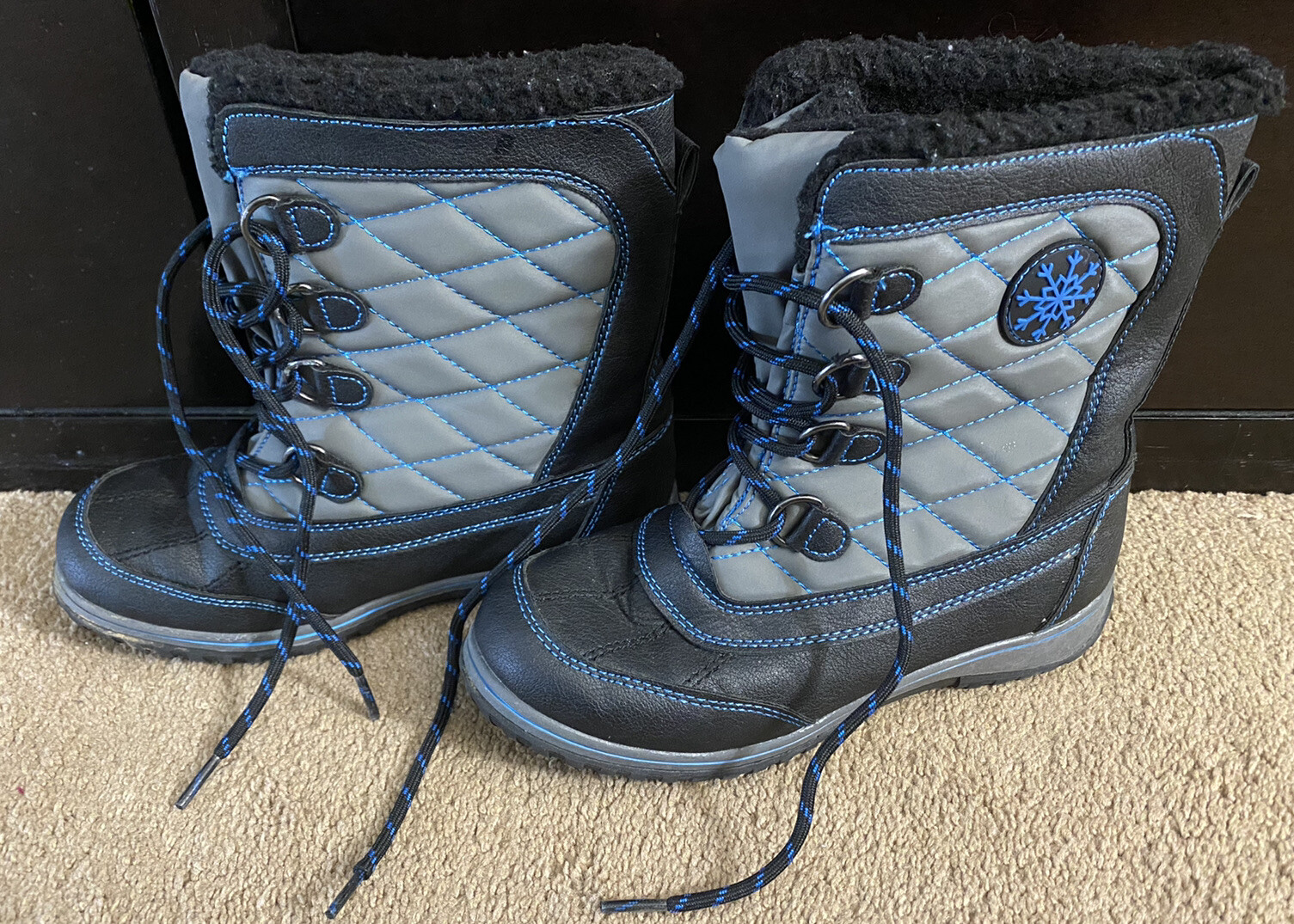 Bota de nieve de invierno Totes para niños negra y azul talla 3 M