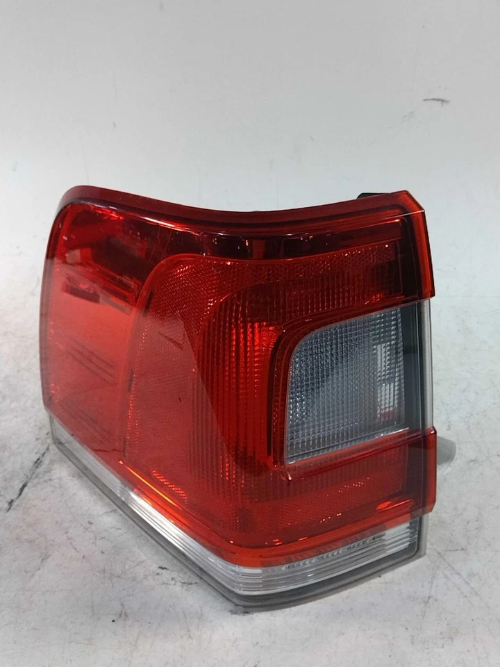 Used Left Tail Light Assembly fits: 2017 Lincoln Navigator quarter panel mounted Foto 2 de 4