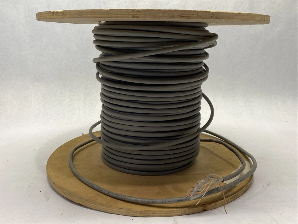 Cable Ethernet Mohawk CDT M55082 Cat5E FT6 gris plenum carrete 4PR/24AWG 60 FT Foto 2 de 4