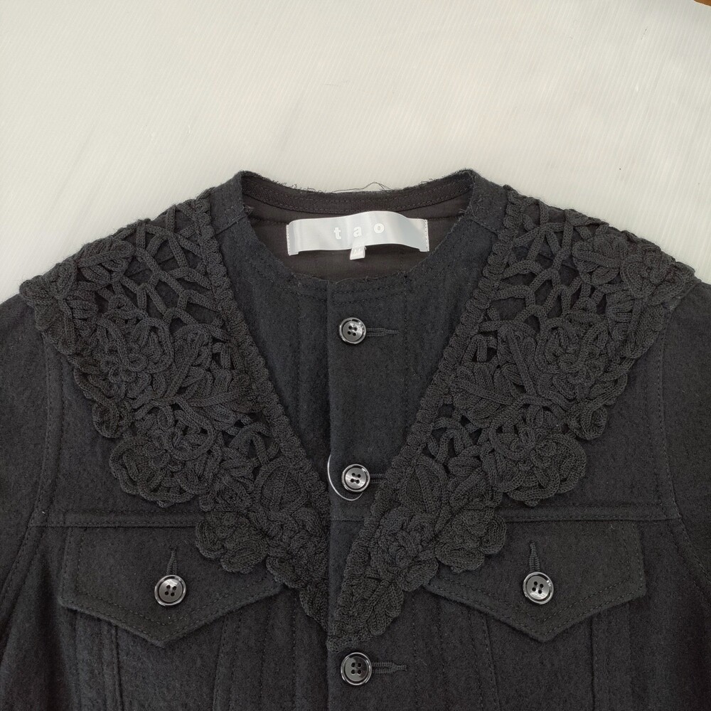 COMME des GARCONS - tao COMME des GARCONS コード刺繍装飾 ウールドッキングノーカラージャケット 24AW ブラック レディース タオコムデギャルソン【中古】4-1214T♪ tao COMME des GARCONS Cord embroidery Wool docking