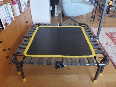 Kindertrampolin Indoor mit abdrehbaren Füßen  Fläche 93 cm X 93 cm, Höhe 27 cm