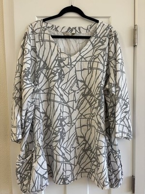 Chalet et Cecil 2X Gray And White Lagenlook Tunic