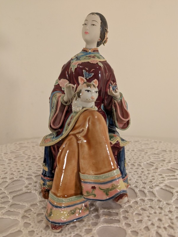 Chinese Porcelain Figurine, Qing Dynasty Lady with Cat