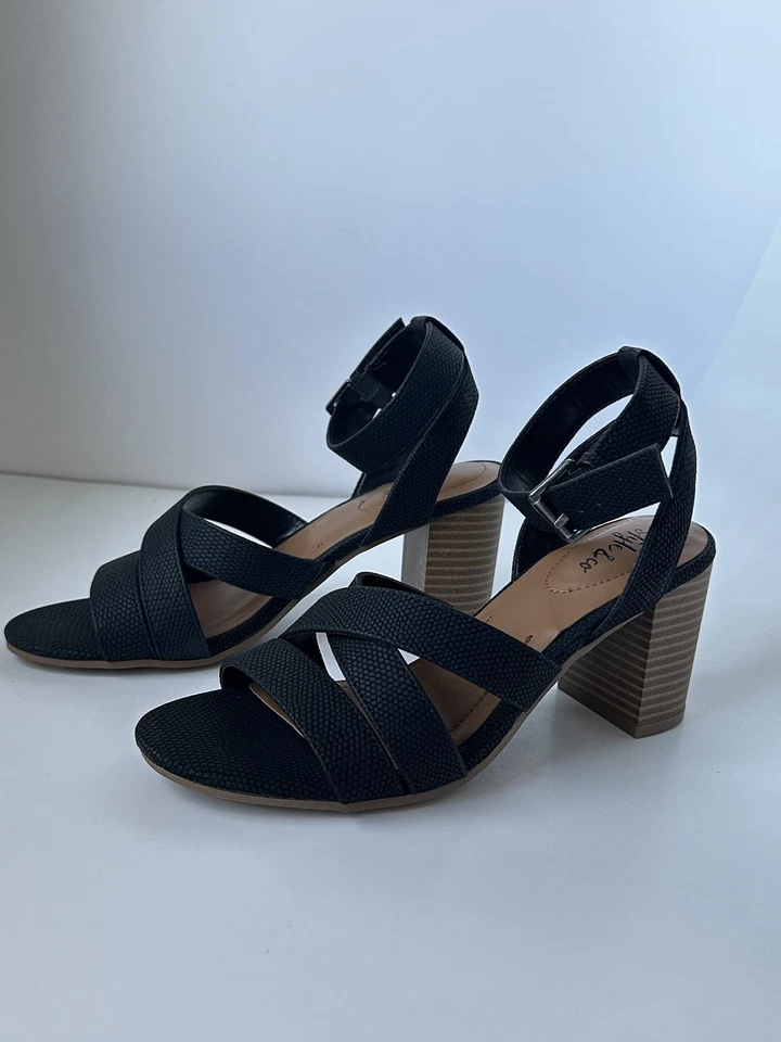 Women’s Sandals Size 6 Excellent Condition - Image 2 of 4