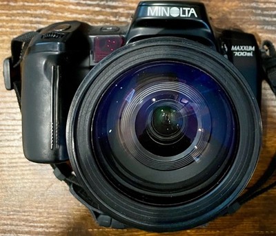 Minolta Maxxum 700si 35mm SLR Film Camera with Tamron AF 28-135mm Lens