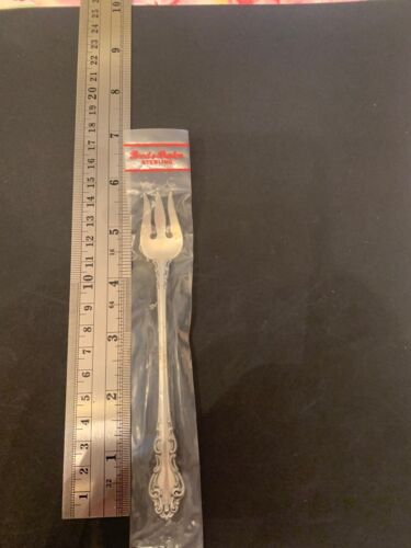 Reed and Barton sterling silver Spanish Baroque seafood fork - Picture 1 of 1